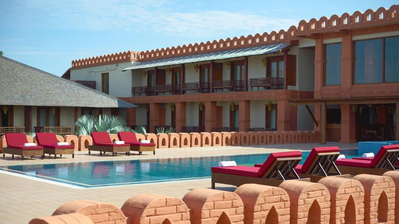 נייאונגו Royal Palace Hotel מראה חיצוני תמונה